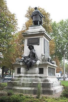 280px-Statue_of_Dumas_and_d'Artagnan_Paris_FRA_003.jpg